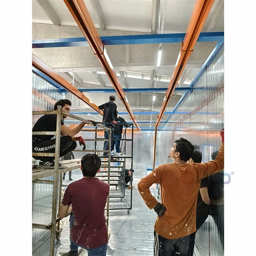 Nasz inżynier przebywa za granicą, aby nadzorować instalację linii do malowan...